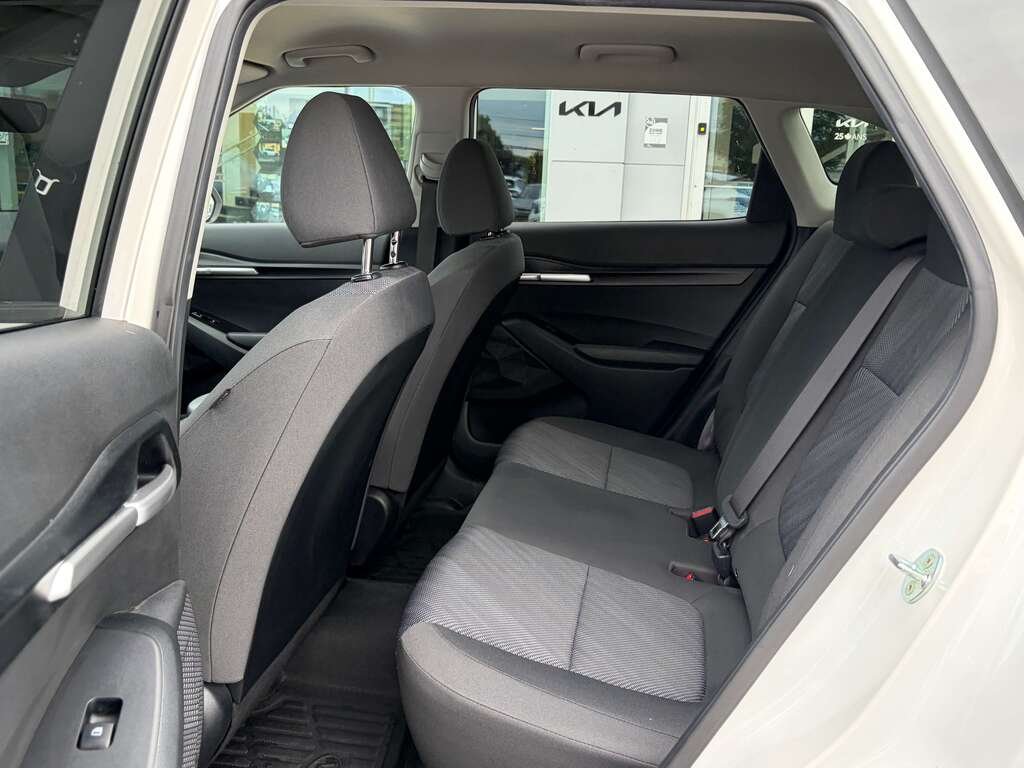 2023 Kia Seltos White Gatineau - photo #10