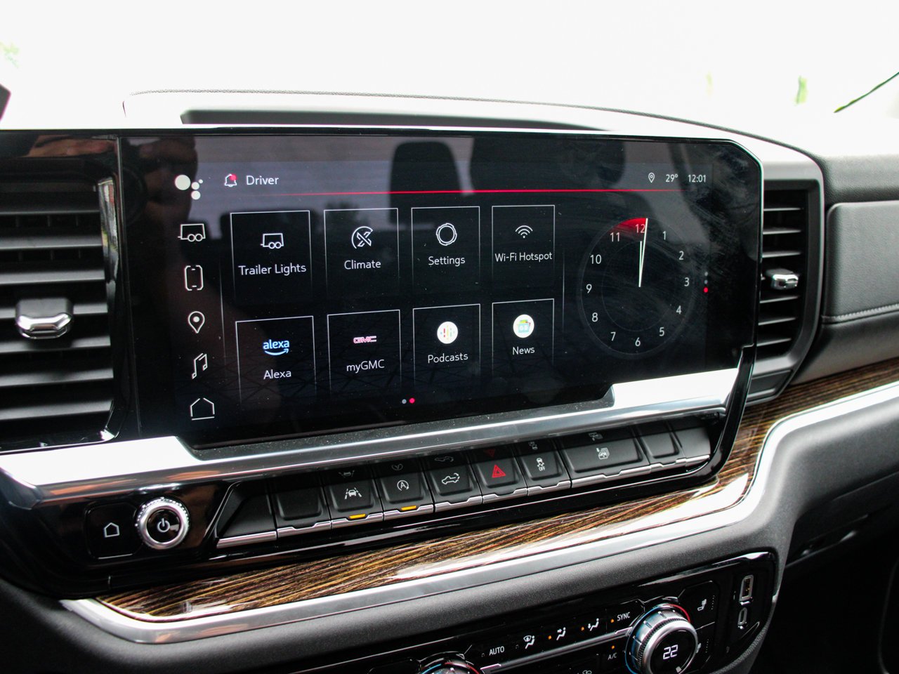 2025 GMC Sierra 1500 4WD Crew Cab 147 Elevation White Sherwood Park - photo #22