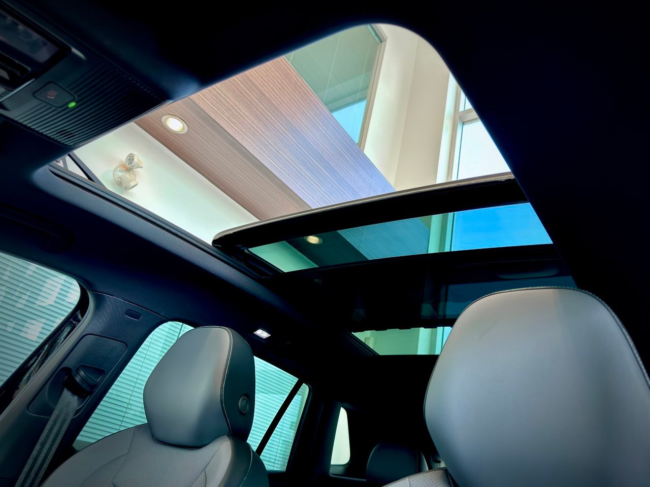 2026 Volkswagen Tiguan Black Notre-Dame-des-Prairies - photo #15