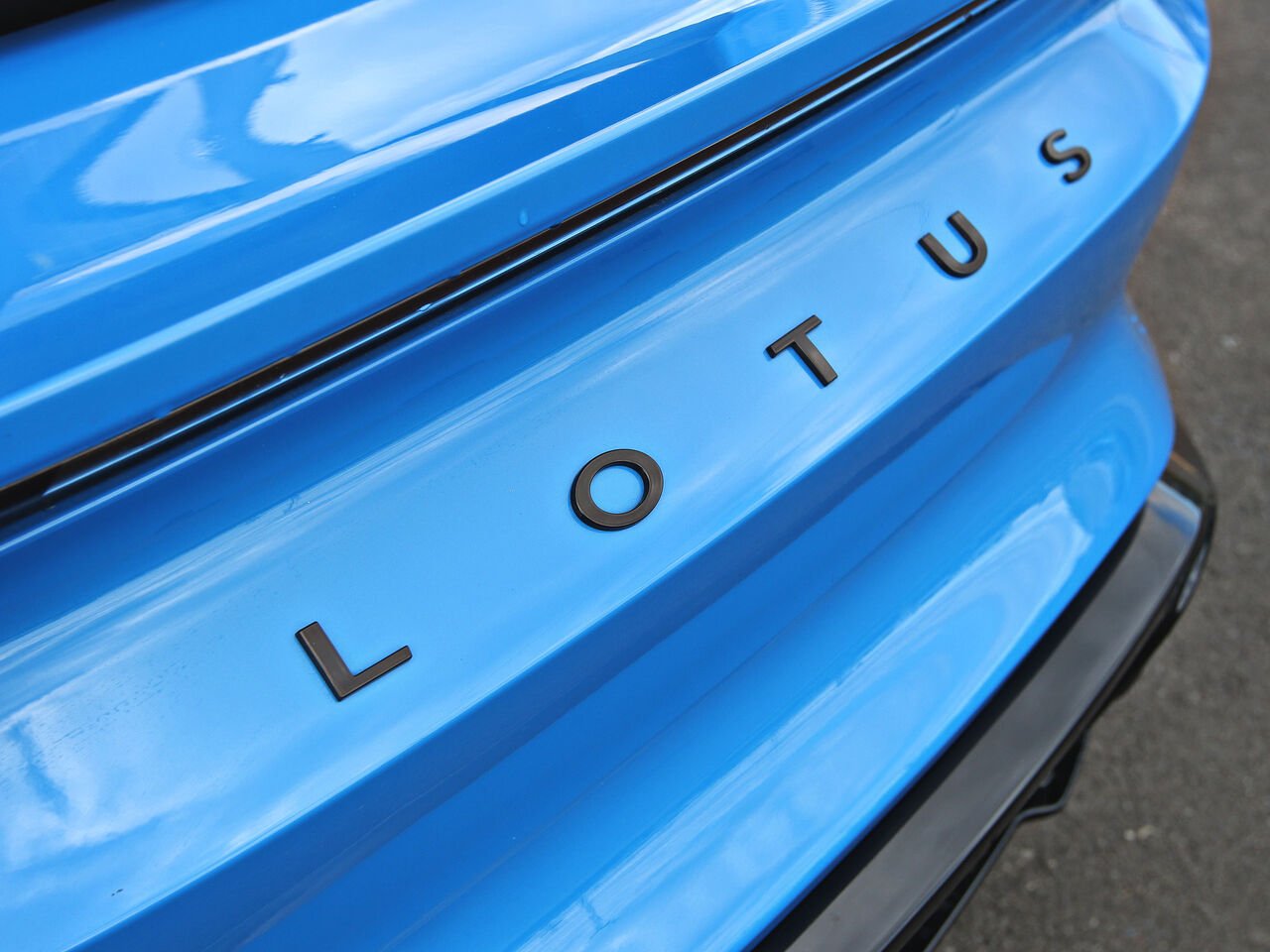 2024 Lotus Emira Blue Québec - photo #9