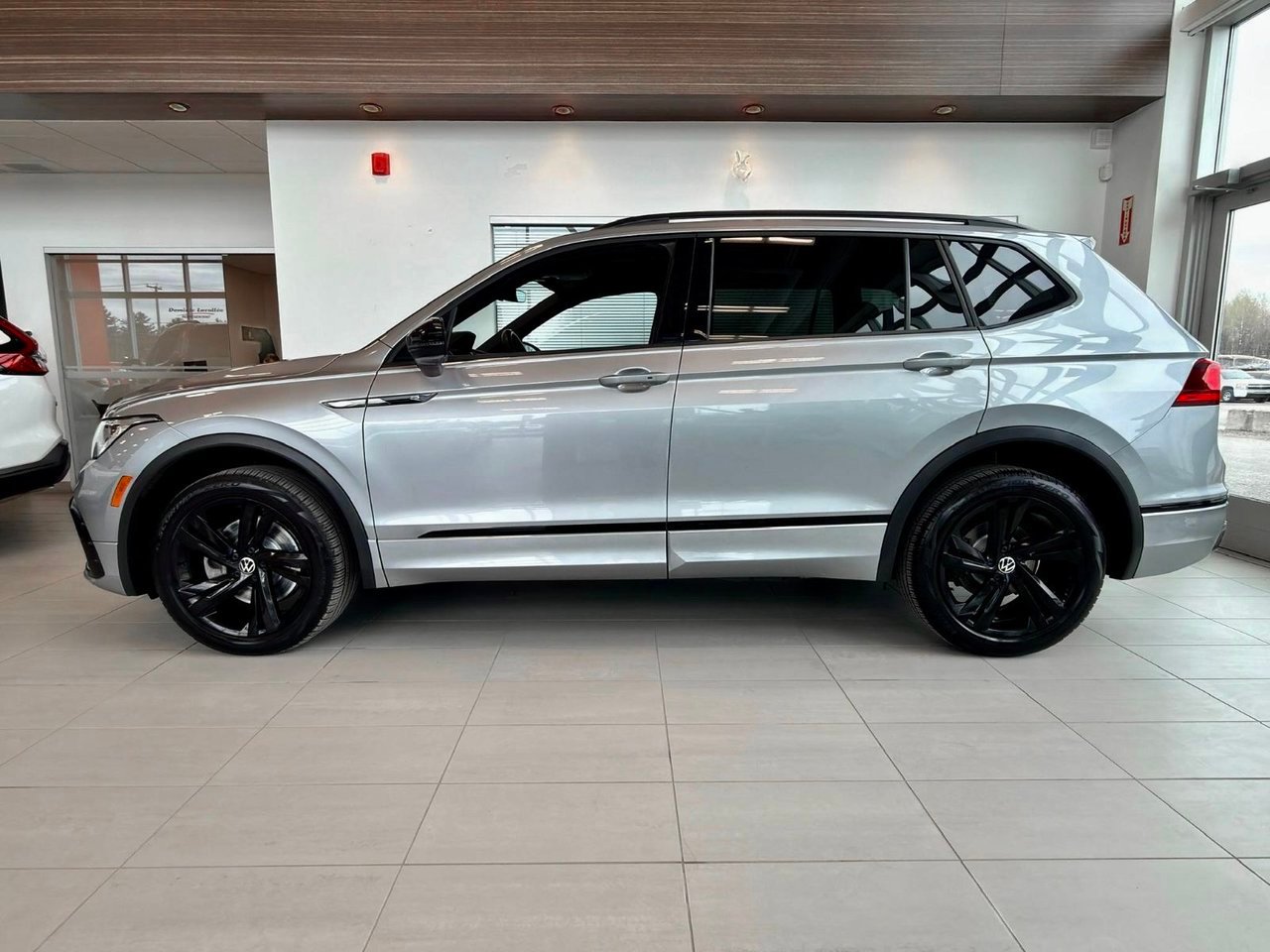 2024 Volkswagen Tiguan Silver Notre-Dame-des-Prairies - photo #7