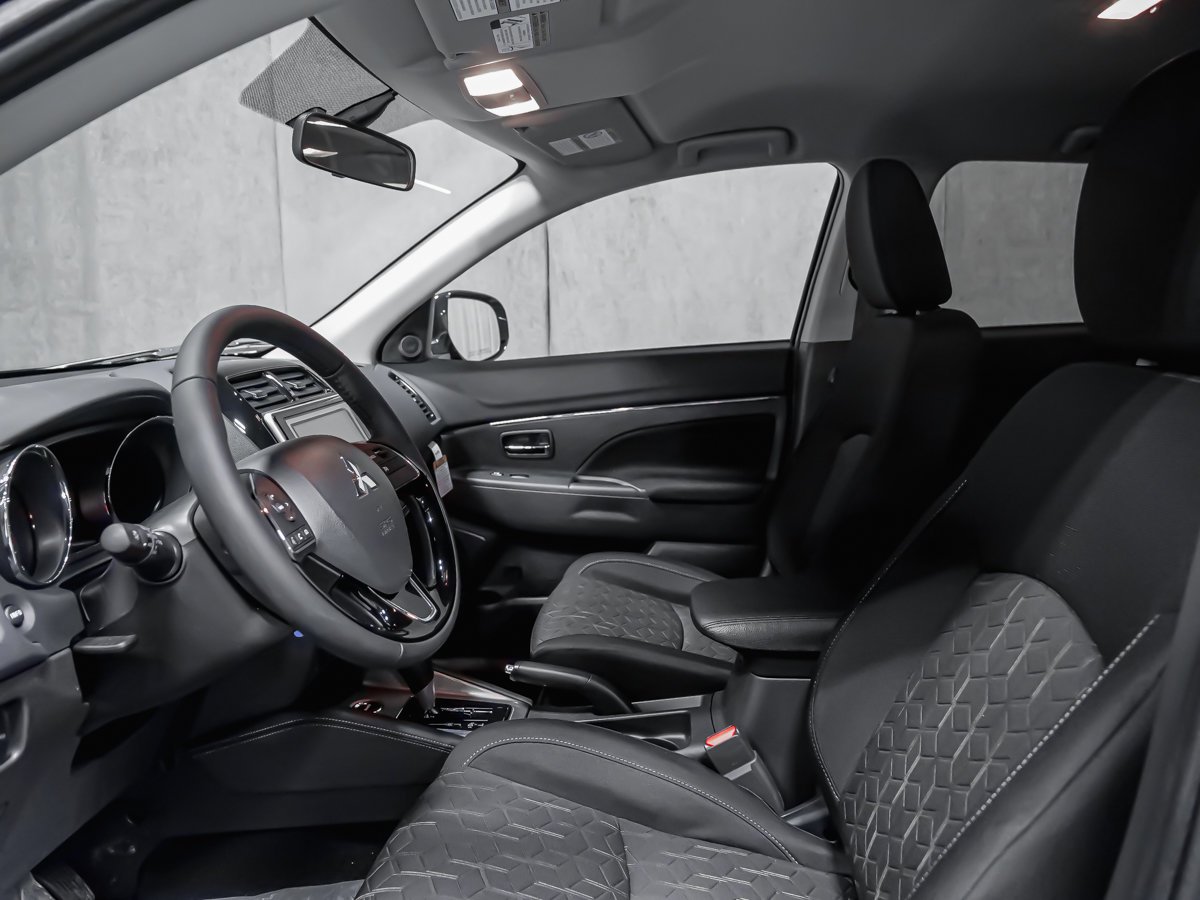2026 Mitsubishi RVR SE Labrador Black Montreal - photo #15
