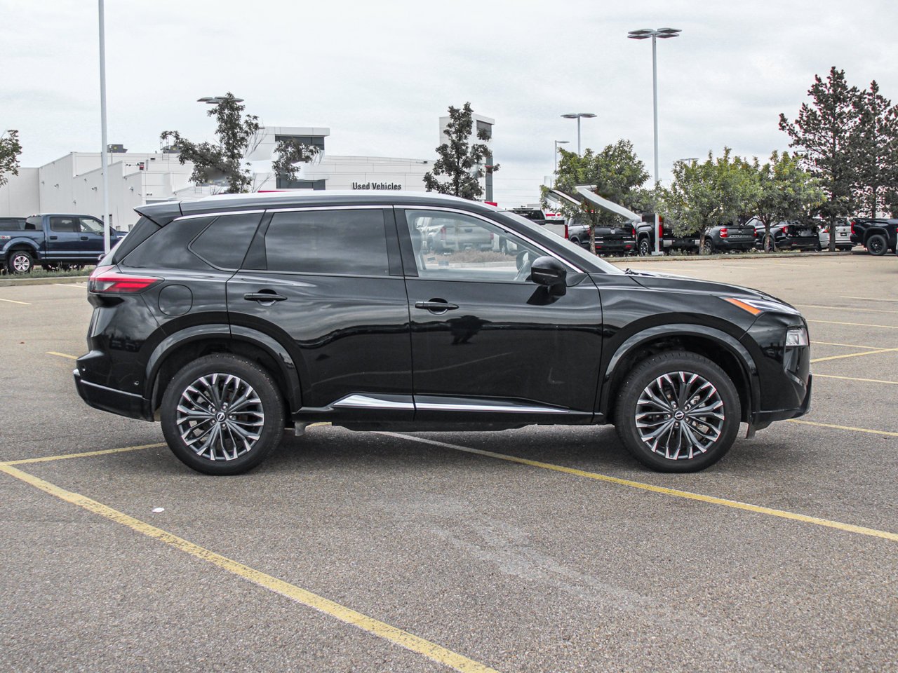 2024 Nissan Rogue AWD Platinum Black Sherwood Park - photo #9