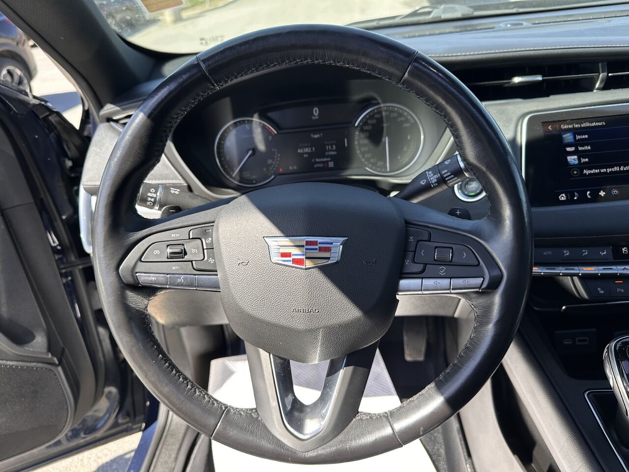 CADILLAC XT4 PREMIUM LUXURY Haut de gamme Luxe 4 portes TI 2021 Bleu Ottawa & Gatineau - photo #5