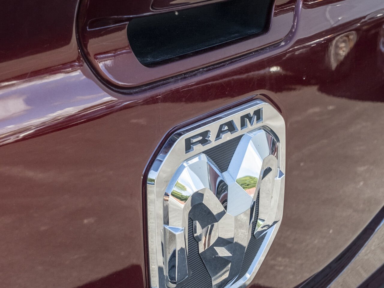 2022 Ram 1500 Red Gatineau - photo #5