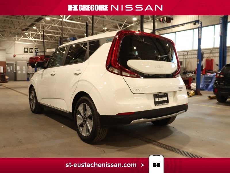 2022 Kia Soul White Laval - photo #18