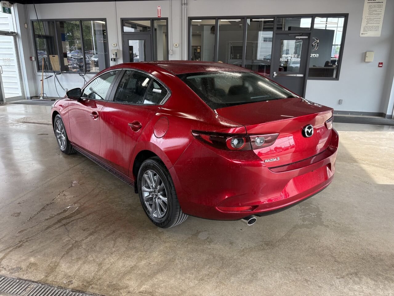 MAZDA Mazda3 GX 2026 Rouge vibrant cristal métallisé Châteauguay - photo #2