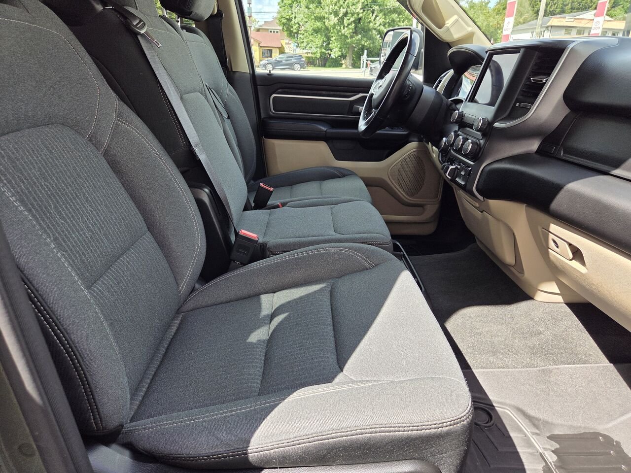 2021 RAM 1500 06N5 VERT Mont-Laurier - photo #12