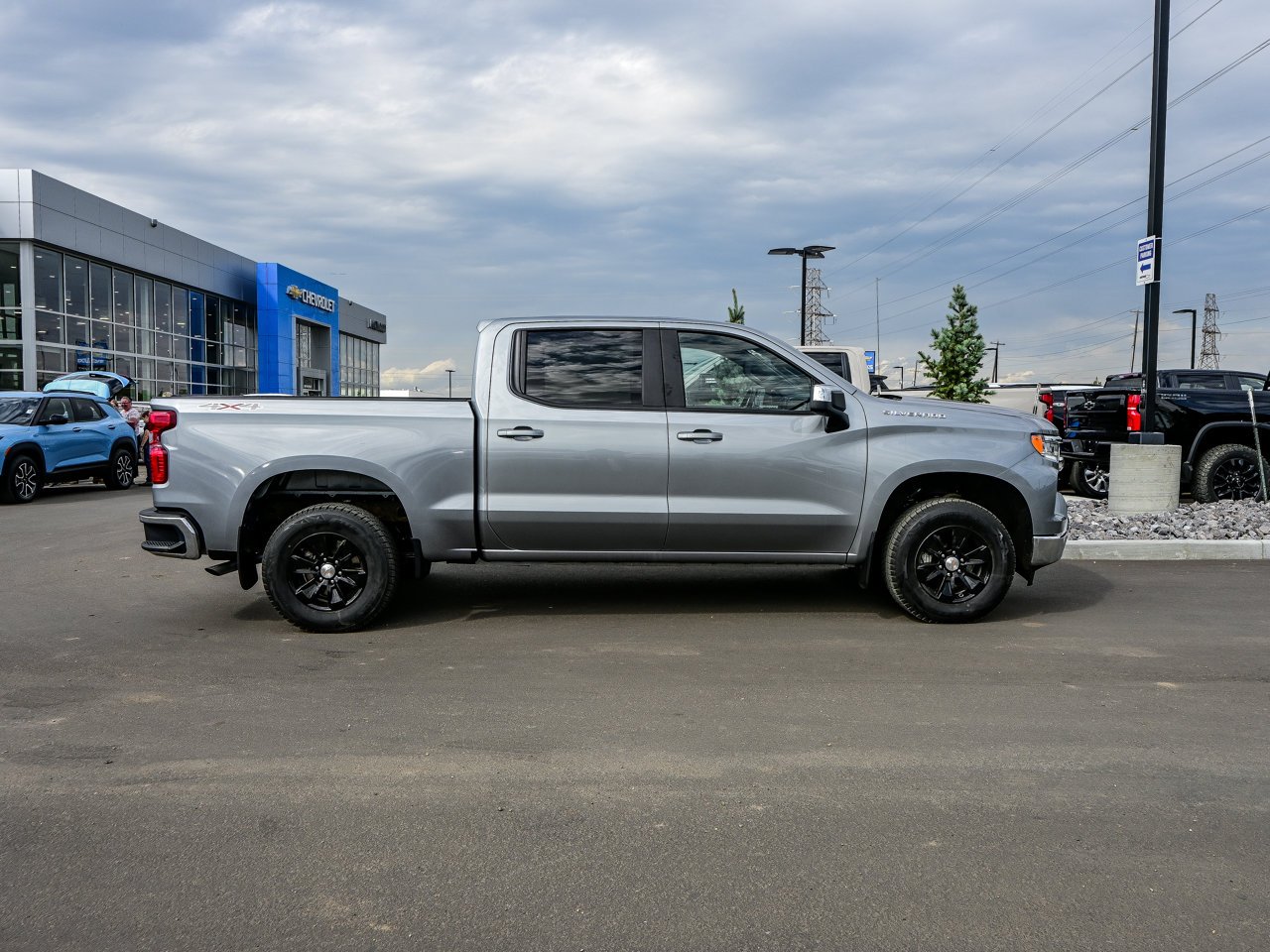 2025 Chevrolet Silverado 1500 4WD Crew Cab 147 LT Grey Sherwood Park - photo #14