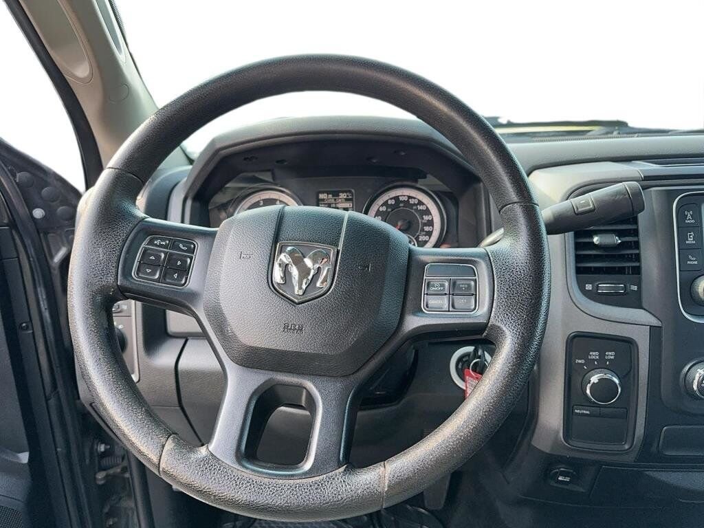 Ram 1500 NIV 3C6RR7KT0HG649048 2017 Gris Chicoutimi - photo #11