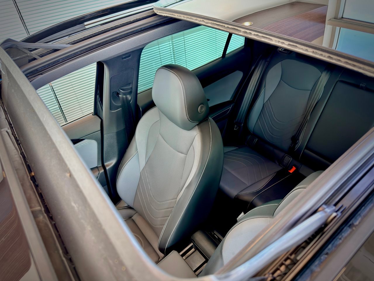 2026 Volkswagen Tiguan Black Notre-Dame-des-Prairies - photo #4