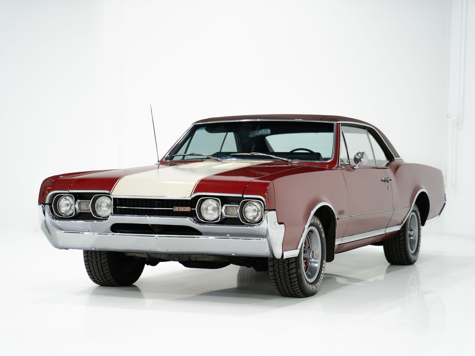 Oldsmobile Cutlass 442 *PRIX EN USD* Numéros entièrement Matching Non restaurée Repeinte une seule fois 1967 Rouge Montréal - photo #1