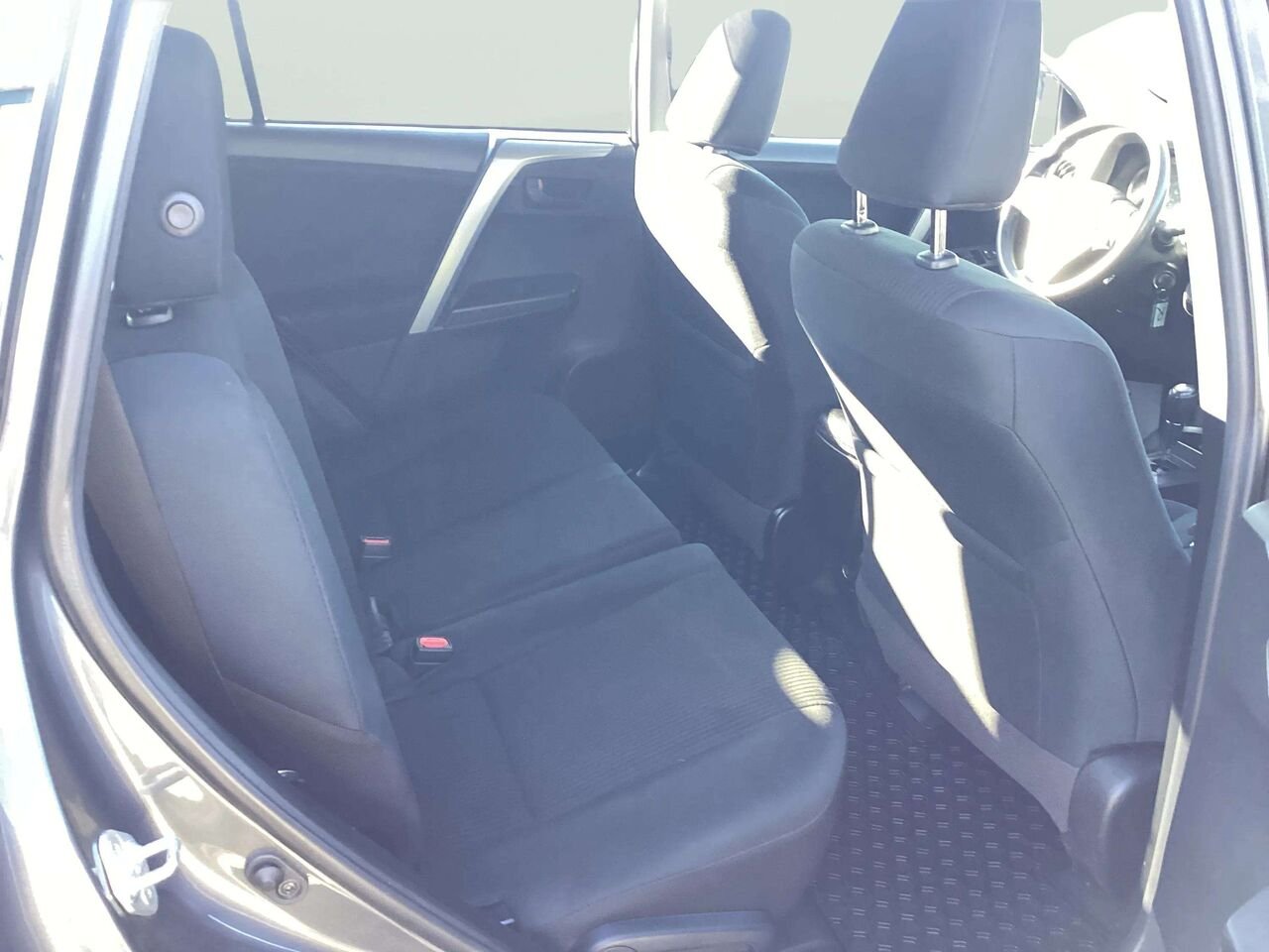 2018 Toyota RAV4 Grey Gatineau - photo #17