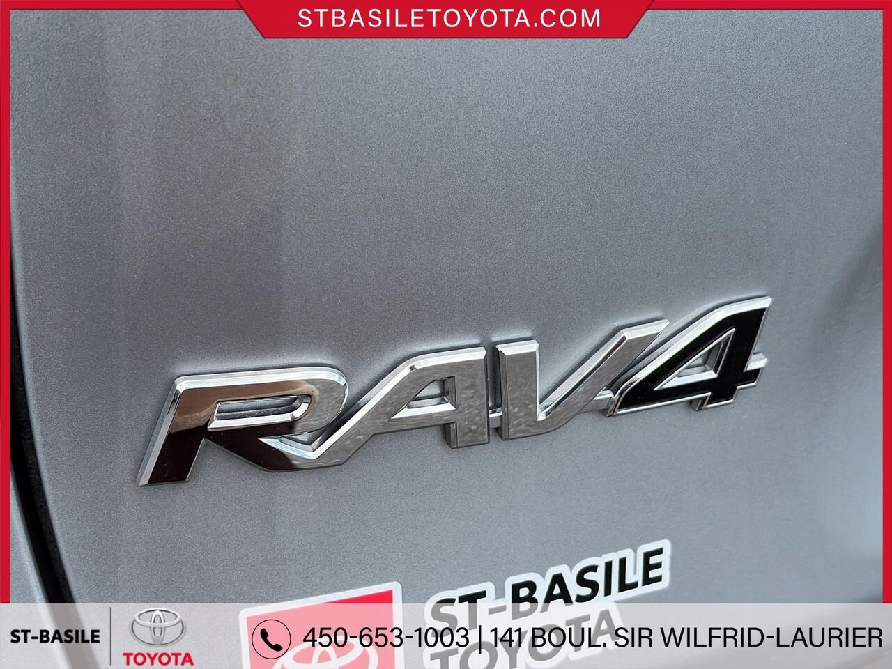 2025 Toyota RAV4 Hybrid Silver Sky Metallic Saint-Basile-le-Grand - photo #5