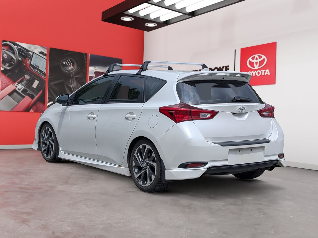 Toyota Corolla iM BASE/SIÈGES CHAUFFANTS/CAMÉRA DE RECUL/BLUETOOTH/AC 2018 Blanc Sherbrooke - photo #1