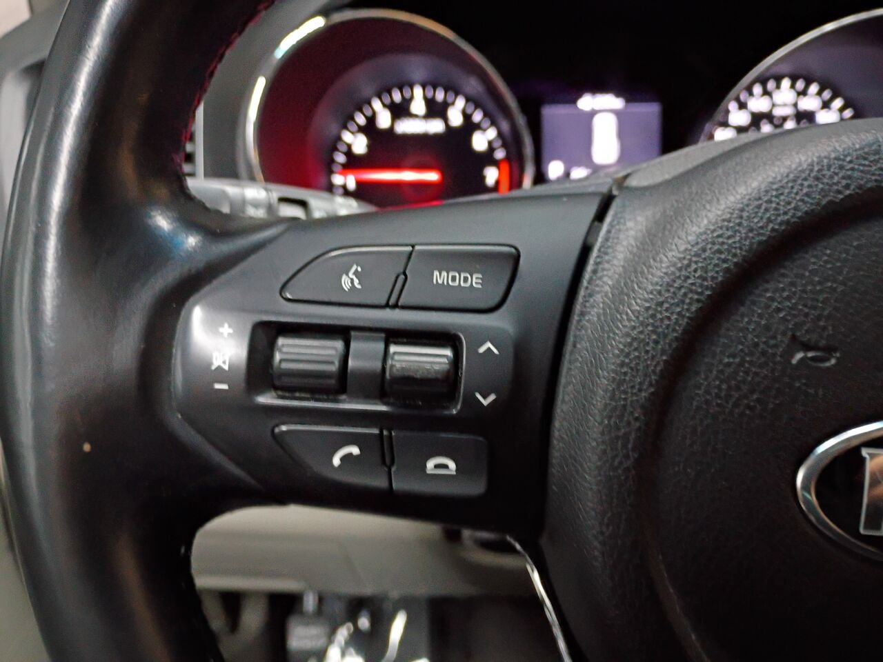 2019 Kia Sedona Black Blainville - photo #24