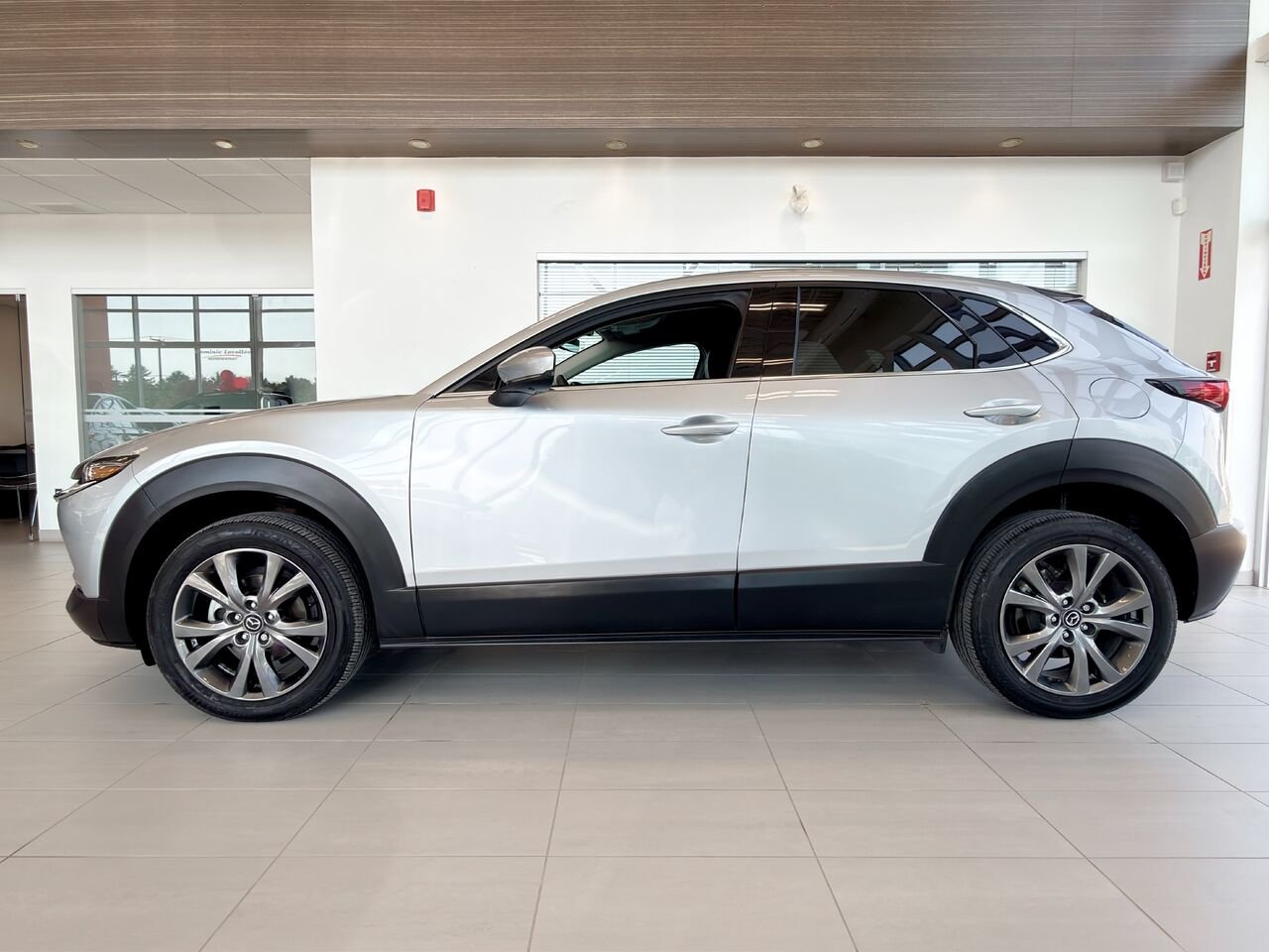 Mazda CX-30 2023 Argent Notre-Dame-des-Prairies - photo #8