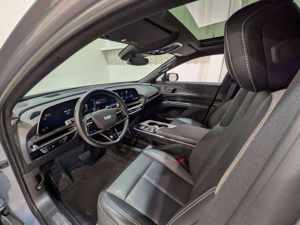 2024 Cadillac LYRIQ 4dr Tech w/1SA Grey Val-David - photo #8