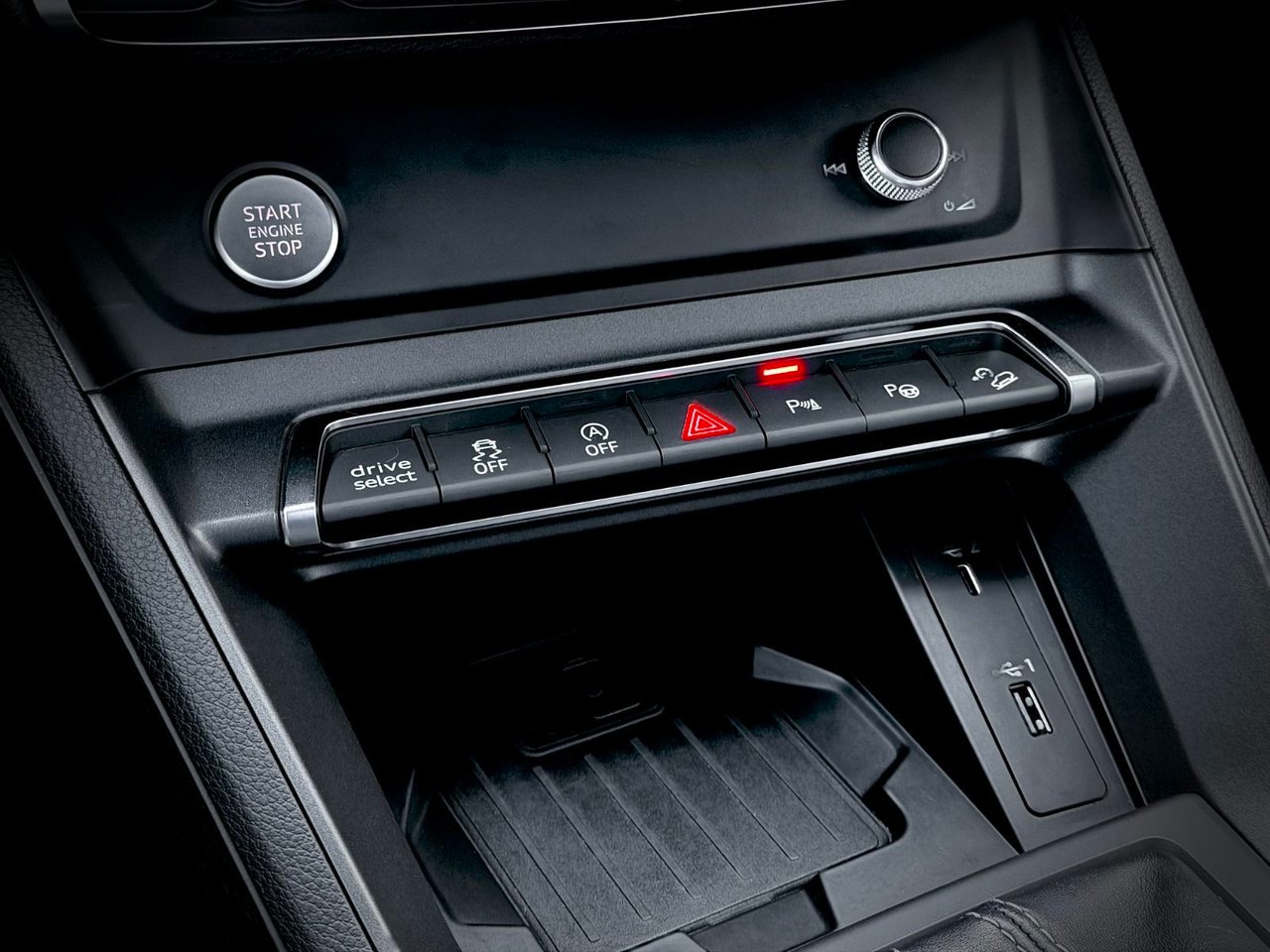 2019 Audi Q3 Red Notre-Dame-des-Prairies - photo #33