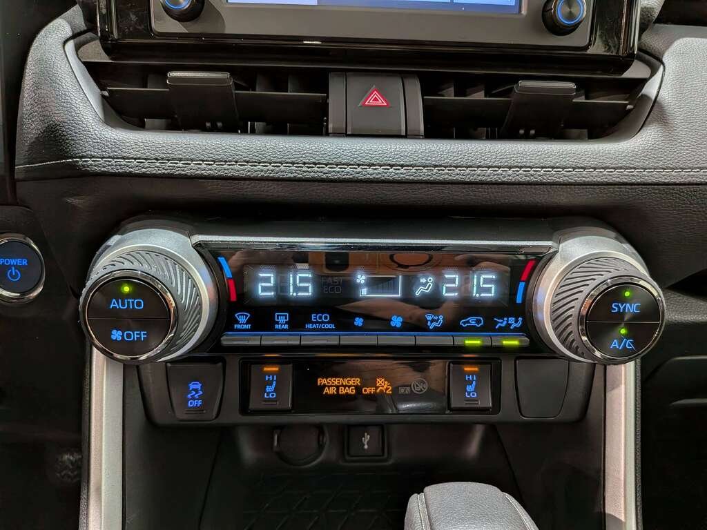 2022 Toyota RAV4 Hybrid XLE AWD White Val-David - photo #23