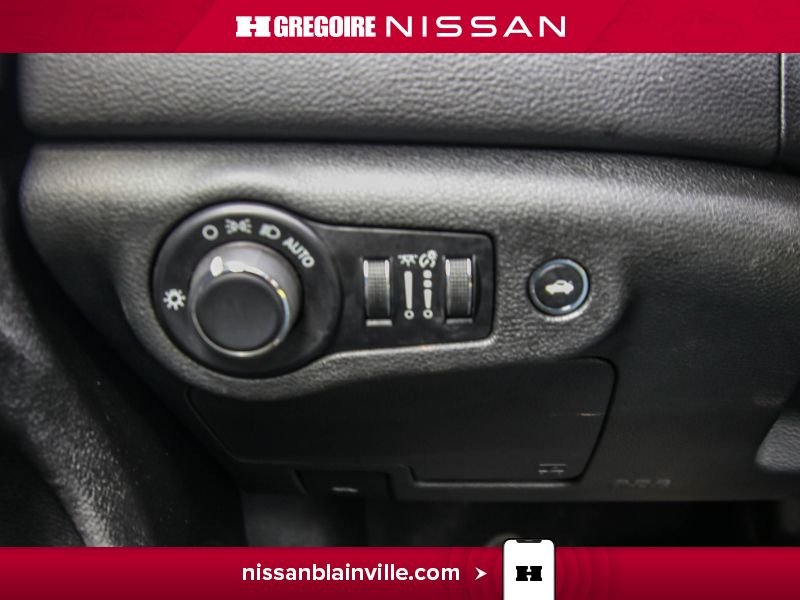 Chrysler 200 2015 Blanc Blainville - photo #19