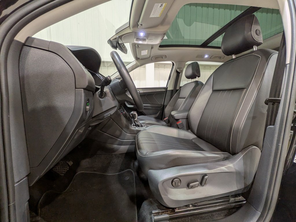 2024 Volkswagen Tiguan Comfortline 4MOTION Black Val-David - photo #1