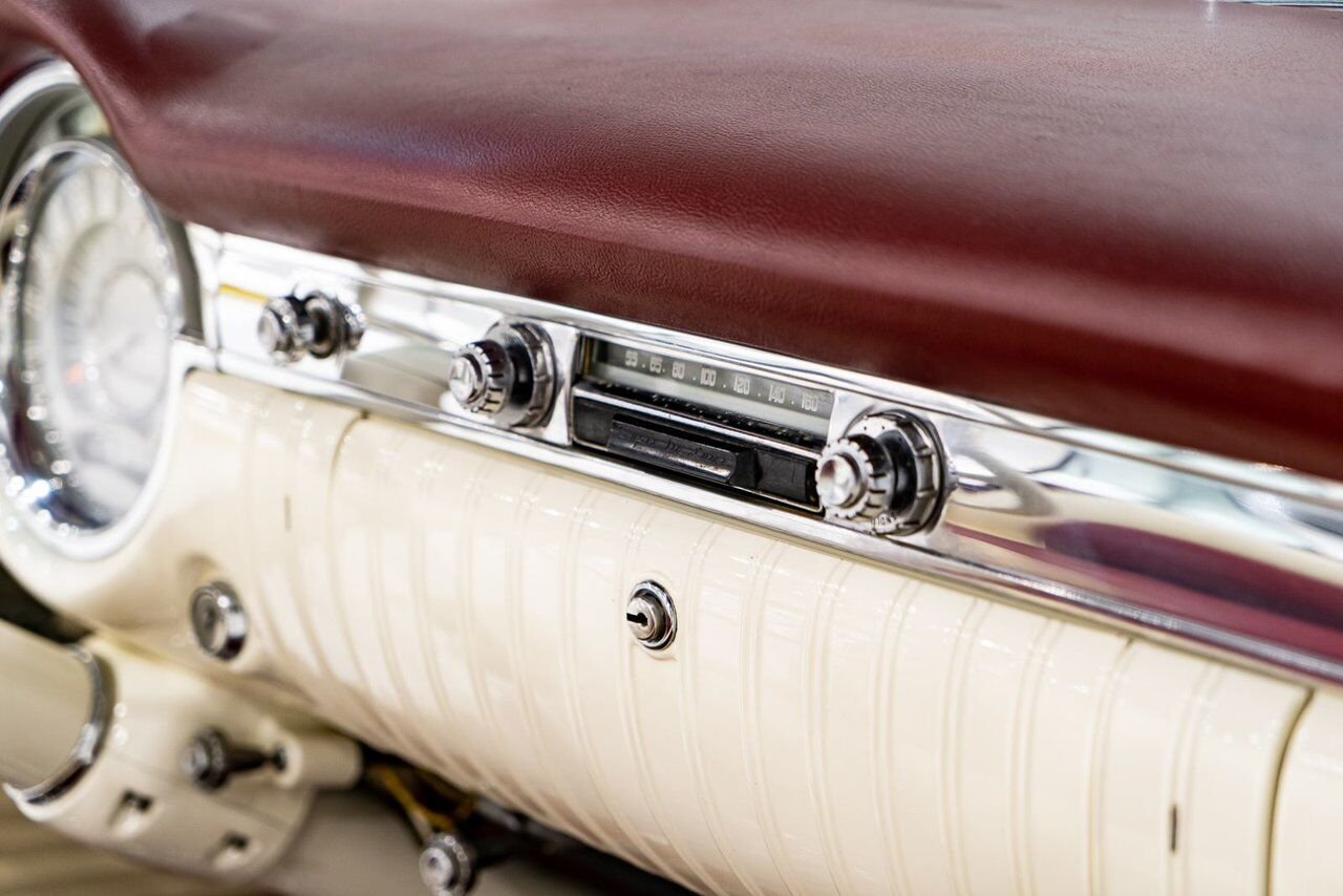 1953 Oldsmobile 98 PRIX EN USD | Convertible Beautifully Presented from complete Restoration Red Montreal - photo #10