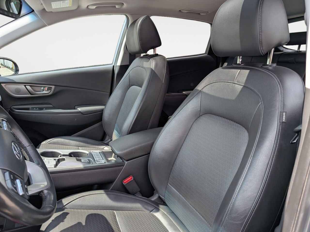 Hyundai Kona électrique ULTIMATE/SIÈGES AVANT ET ARRIÈRE CHAUFFANT/CUIR/VOLANT CHAUFFANT/TOIT OUVRANT 2021 Gris Sherbrooke - photo #6