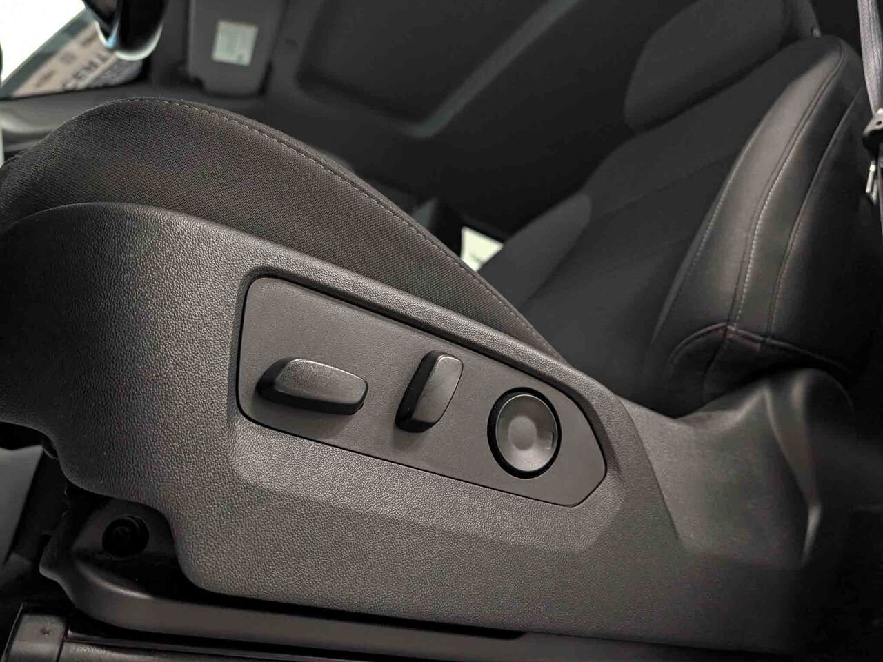 2022 CHEVROLET Silverado 1500 RST 4WD Crew Cab Moteur V8 5.3L 6 Places Black Sherbrooke - photo #12