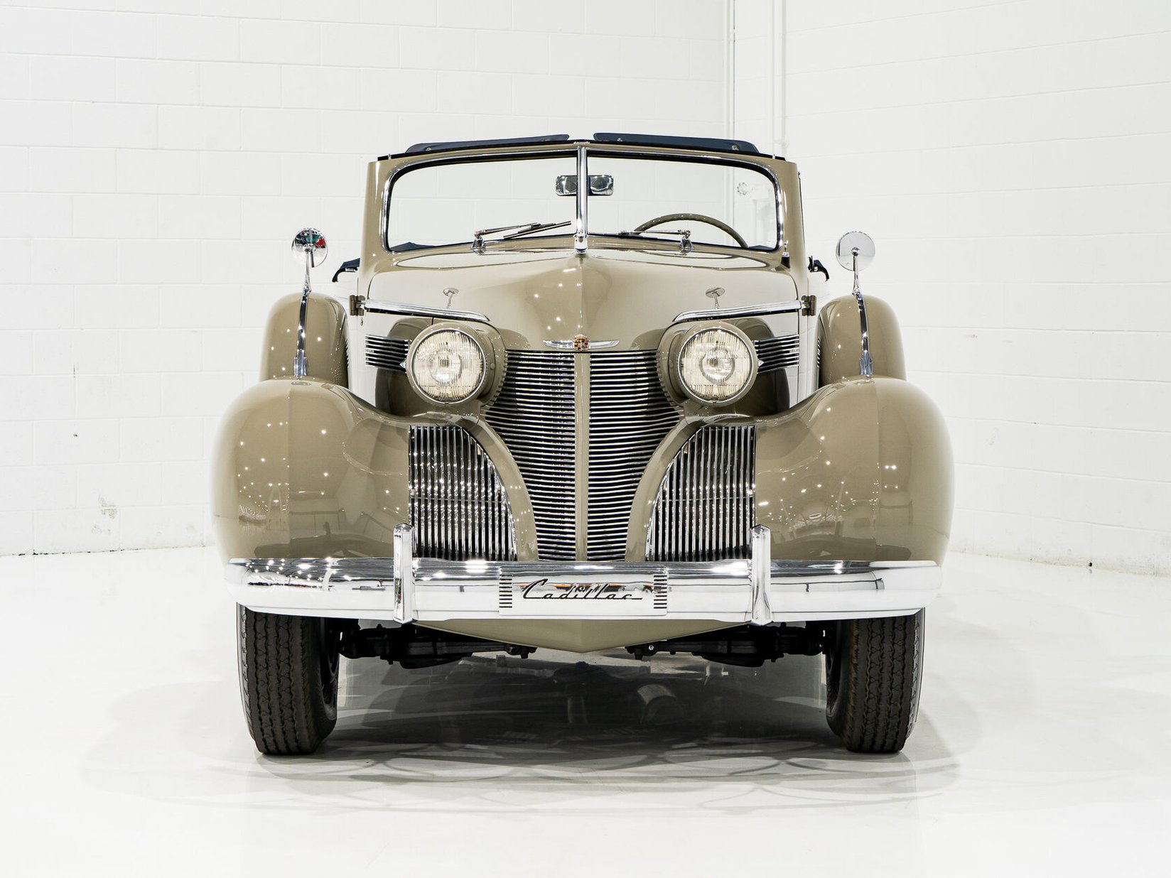 Cadillac Series 75 1 of 27 built. Former CCCA National first prize winner *PRICE IN USD* 1939 Brun Montréal - photo #16