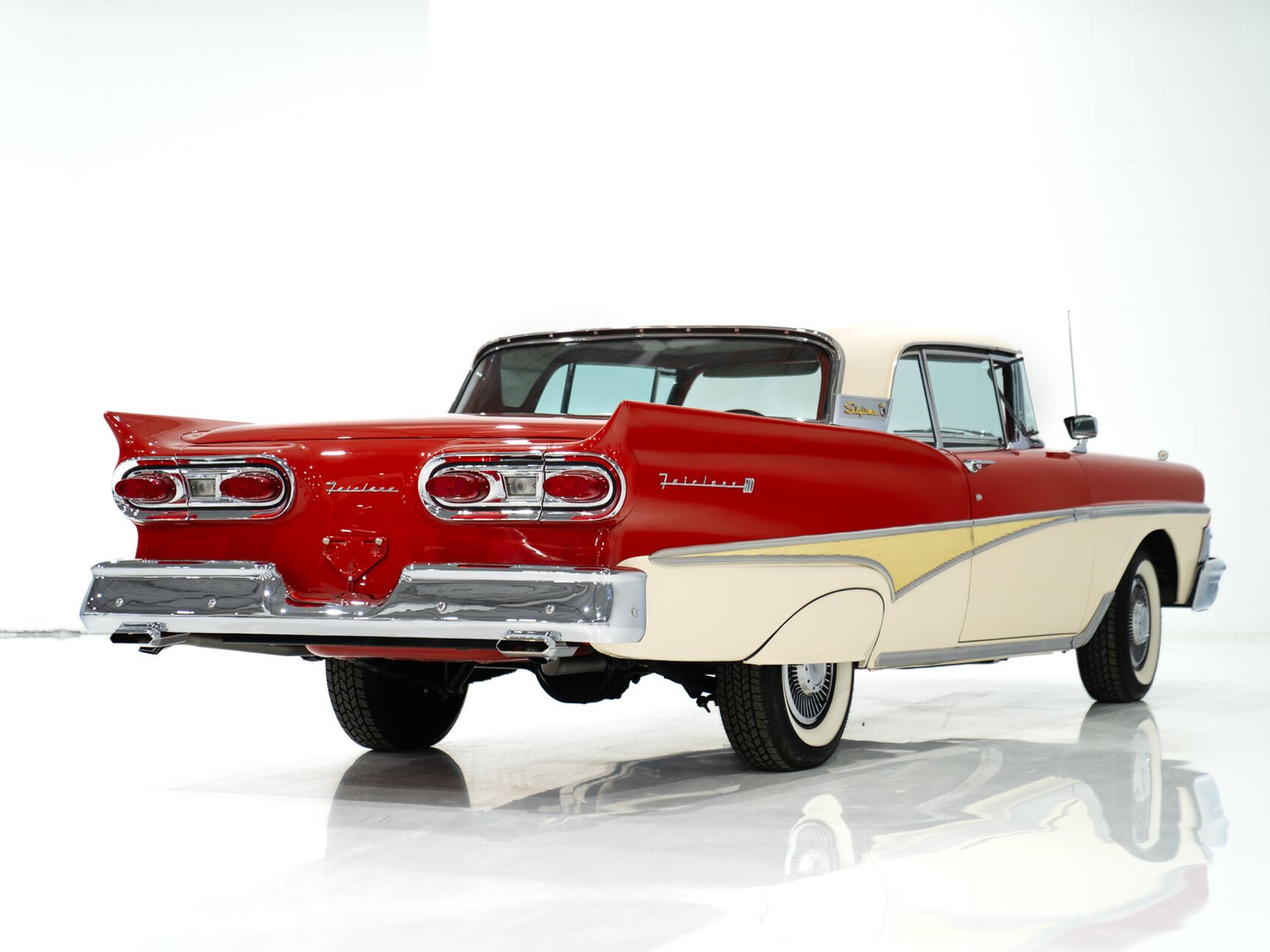 1958 Ford Fairlane 500 Skyliner Interceptor de police 352 CID Entièrement restaurée **PRIX EN USD** Montreal - photo #4