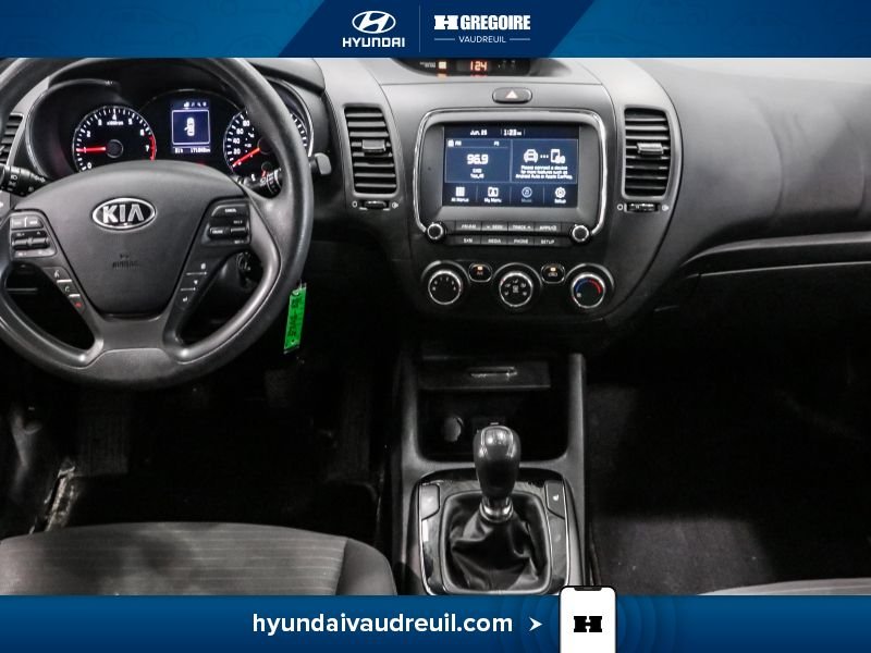 Kia Forte5 2018 Blanc Laval - photo #18