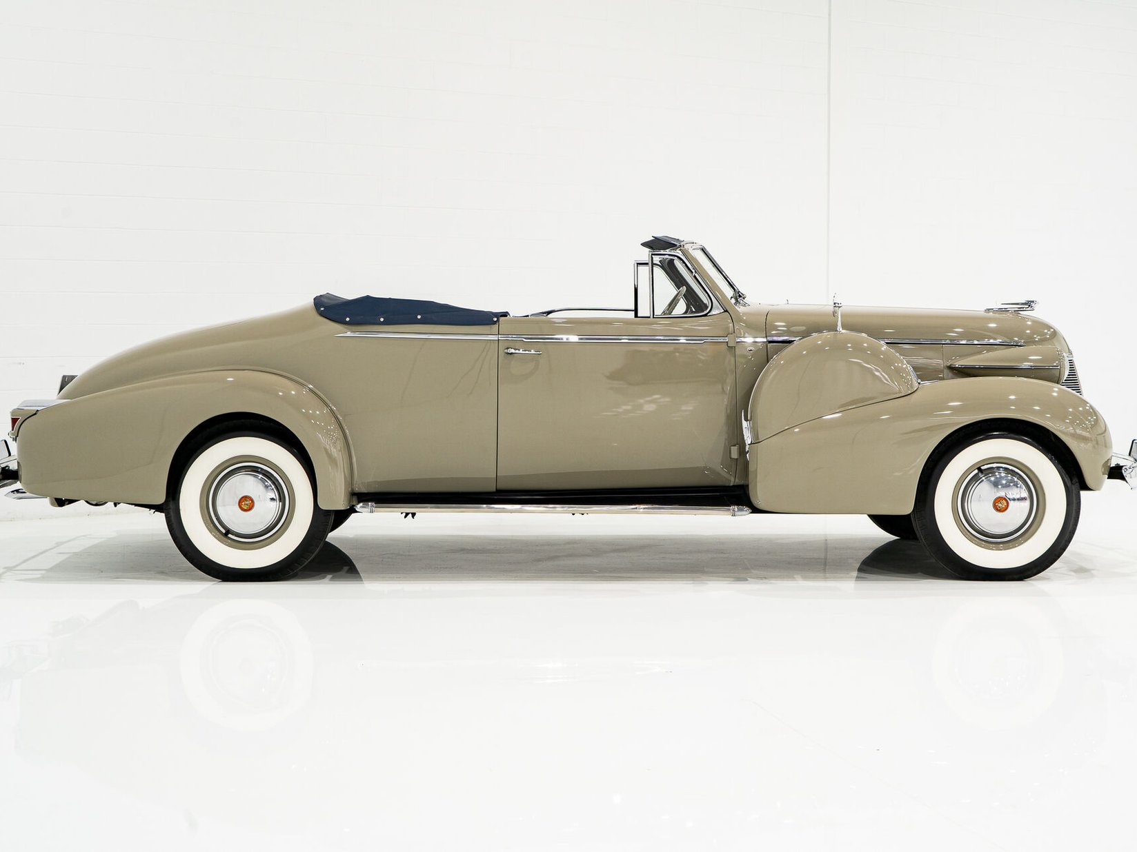 Cadillac Series 75 1 of 27 built. Former CCCA National first prize winner *PRICE IN USD* 1939 Brun Montréal - photo #1