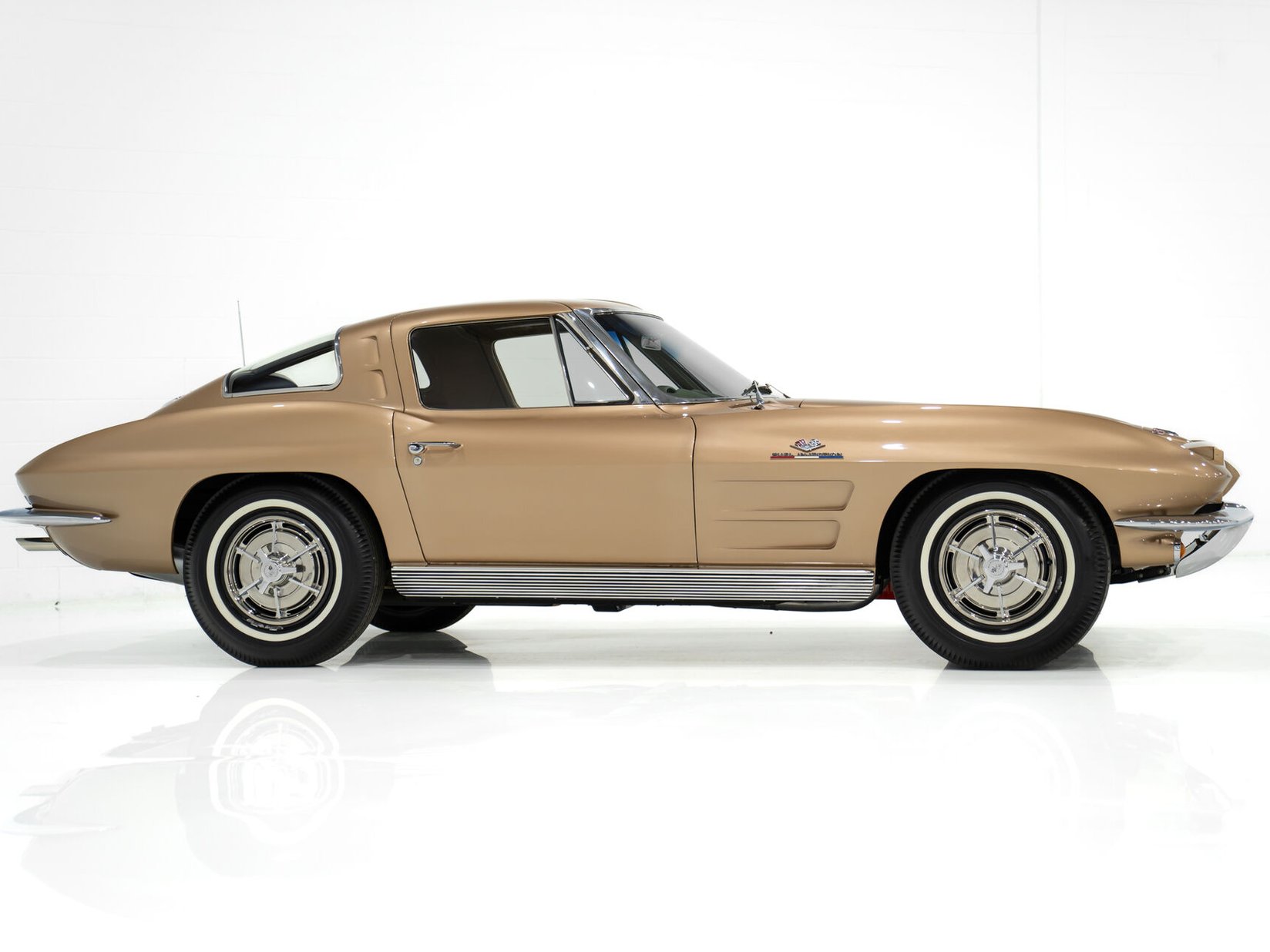 Chevrolet Corvette Fuel Injection Moteur Matching 327 à injection développant 360 chevaux | PRICE IN USD 1963 Beige Montréal - photo #32