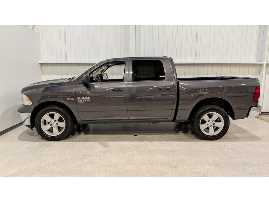 Ram 1500 Classic SLT 4x4 Crew Cab 5'7" Box 2023 Gris