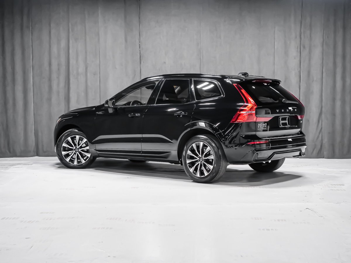 Volvo XC60 PLUS DARK THEME 2023 Noir Montréal - photo #3