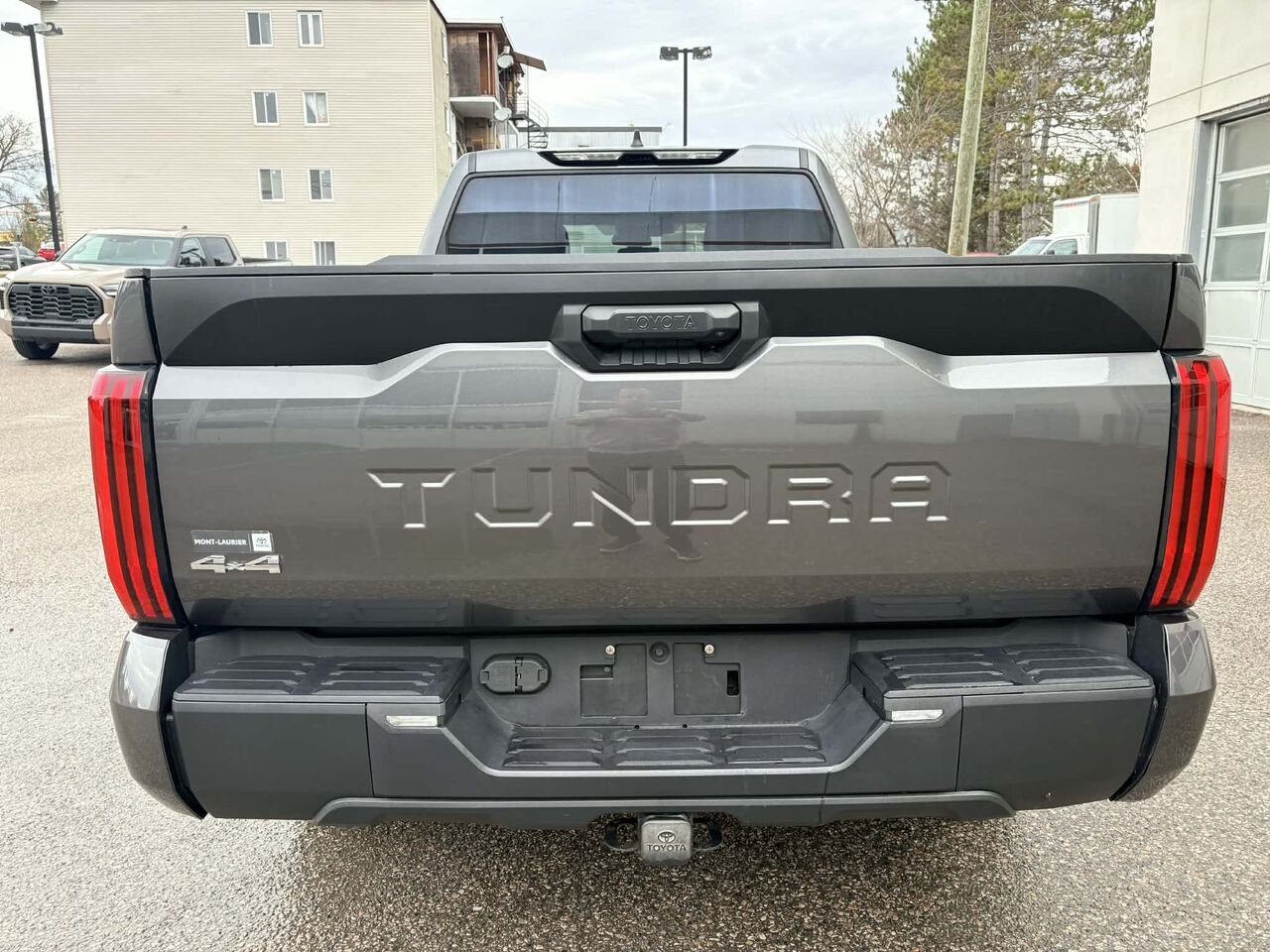 2024 Toyota TUNDRA Grey Mont-Laurier - photo #5