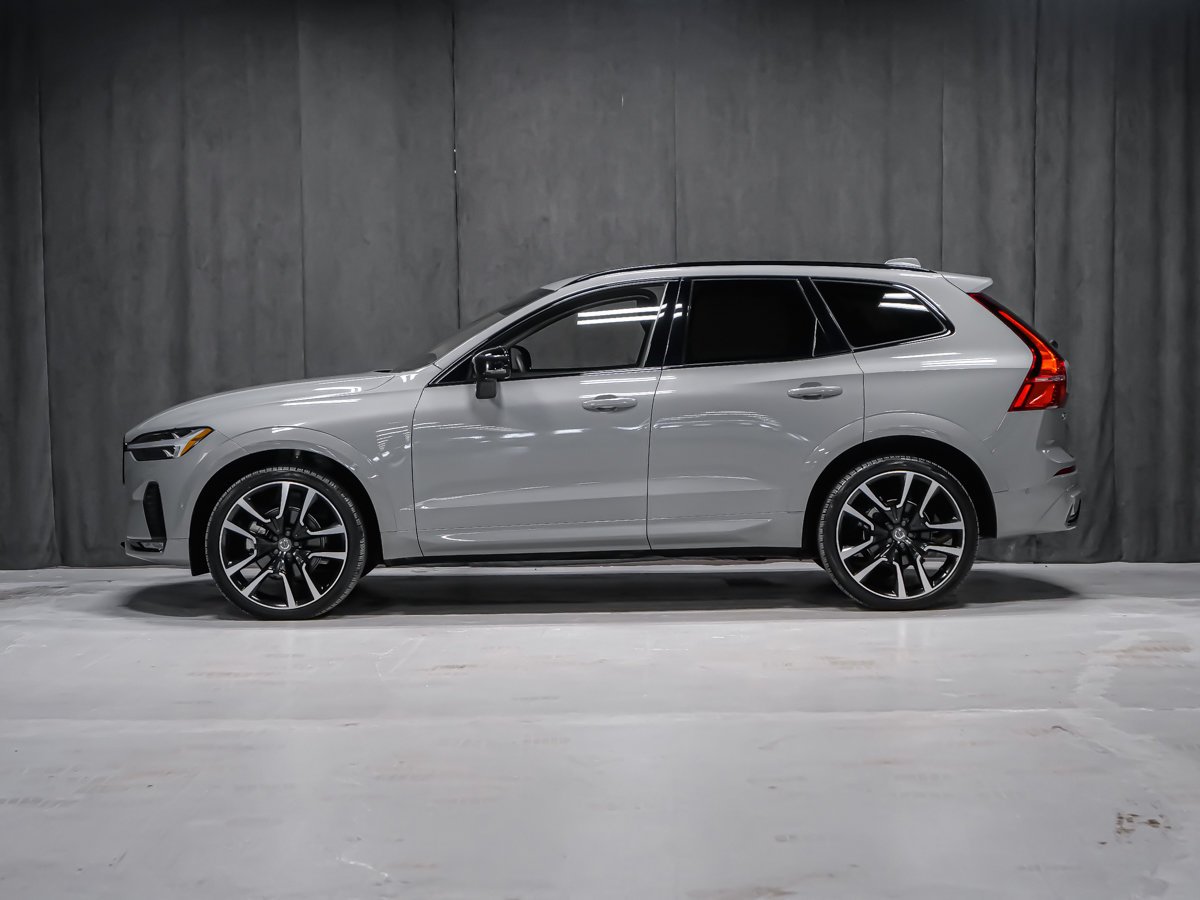 Volvo XC60 Ultimate Dark Theme 2024 Montréal - photo #2
