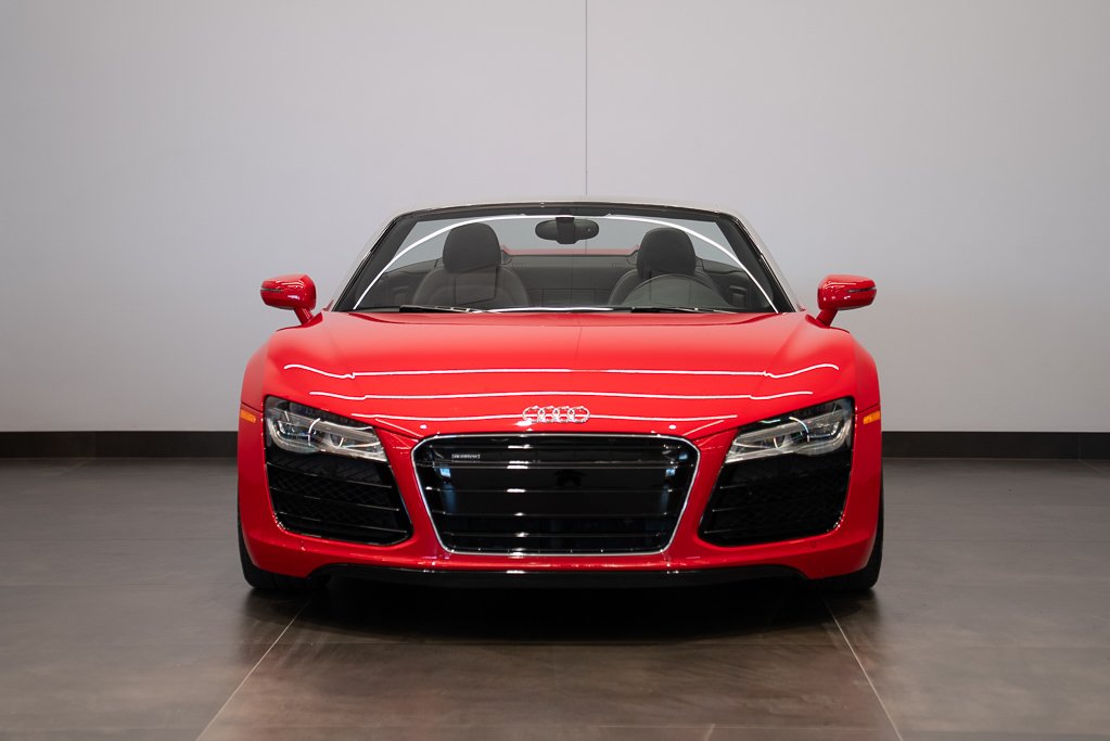 2015 Audi R8 V8 Spyder \ LOW KM Red Kirkland - photo #1