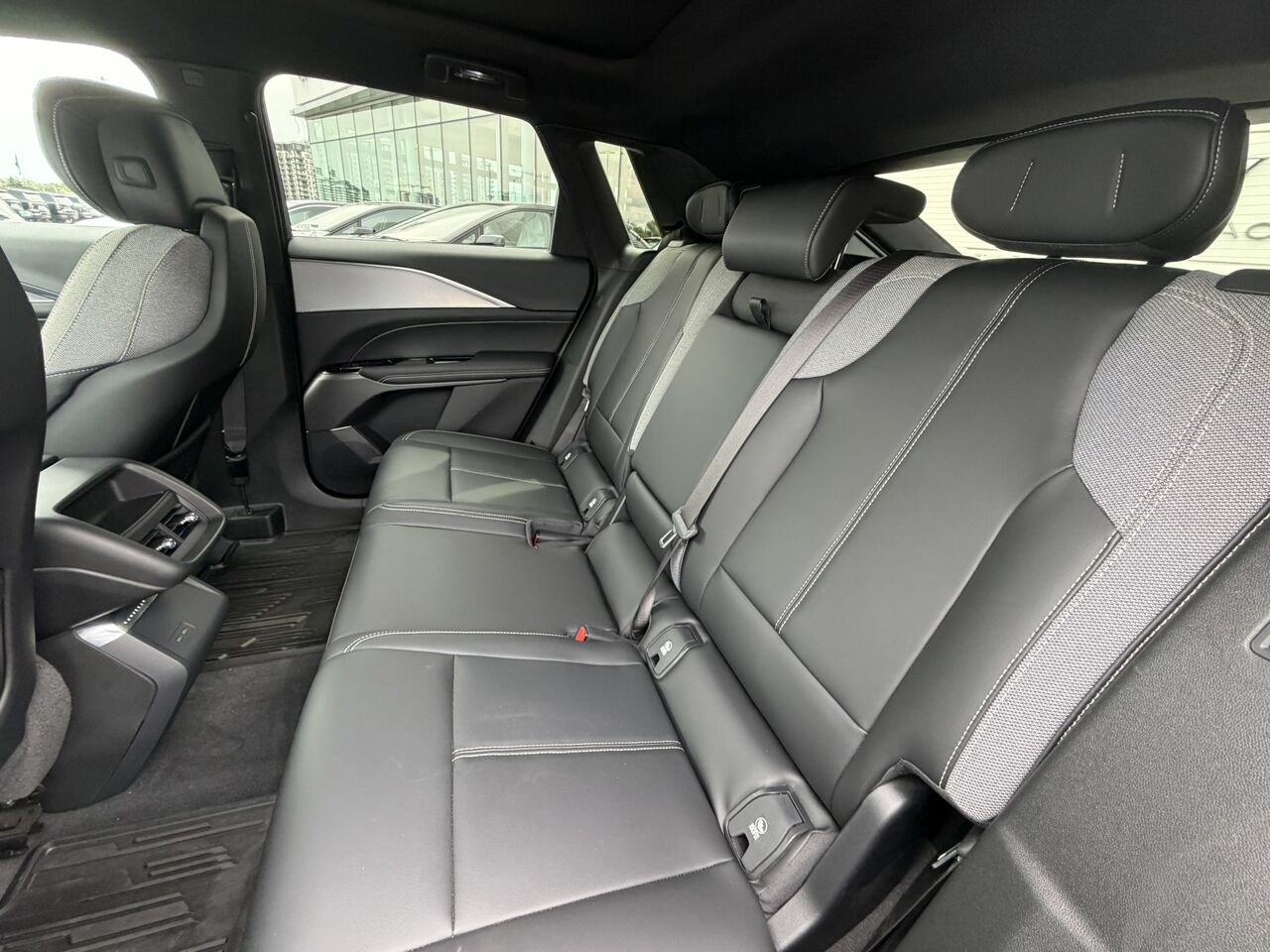 2024 Cadillac LYRIQ Tech AWD FINANCEMENT À PARTIR 0.99% Grey Laval - photo #17
