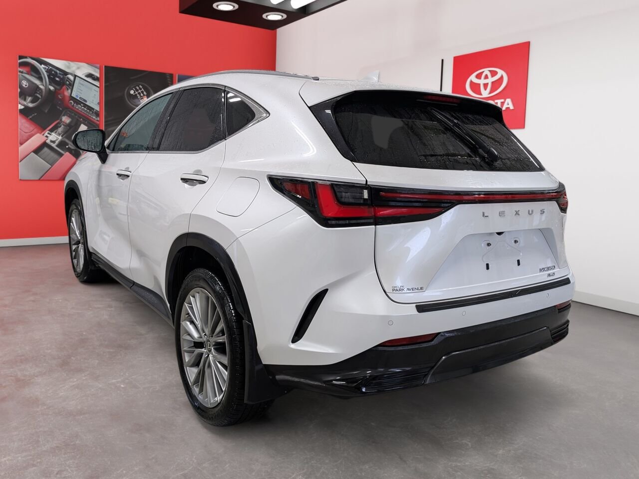 Lexus NX NX 350/SIÈGES CHAUFFANTS ET VENTILLÉS/TOIT OUVRANT/VOLANT CHAUFFANT 2022 Blanc Sherbrooke - photo #5