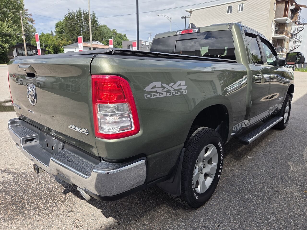 2021 RAM 1500 06N5 VERT Mont-Laurier - photo #5