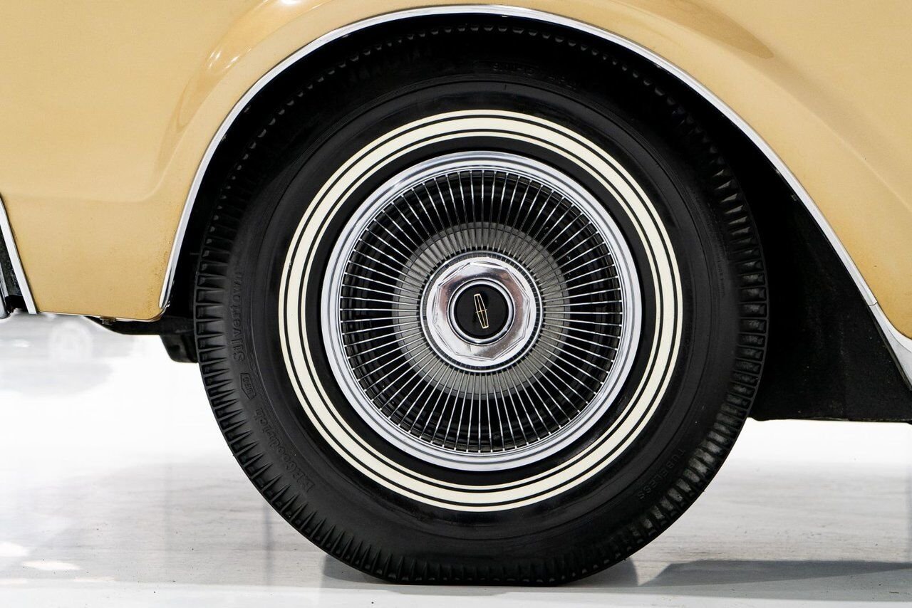 Lincoln Continental Only 687 miles from new. Unrestored example **PRICE IN USD** 1969 Or Montréal - photo #43