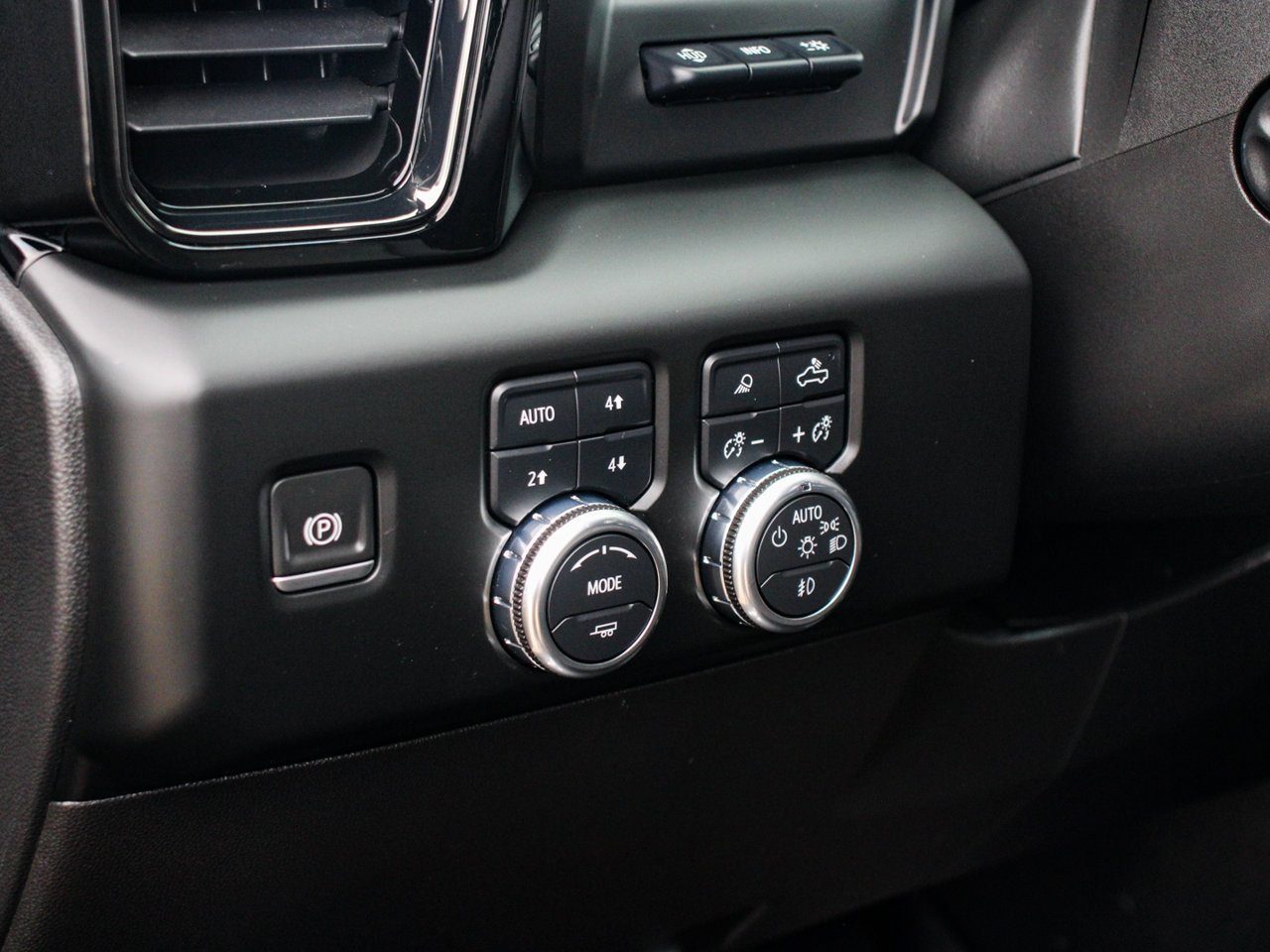 2022 GMC Sierra 1500 4WD Crew Cab 147 AT4 Black Sherwood Park - photo #18