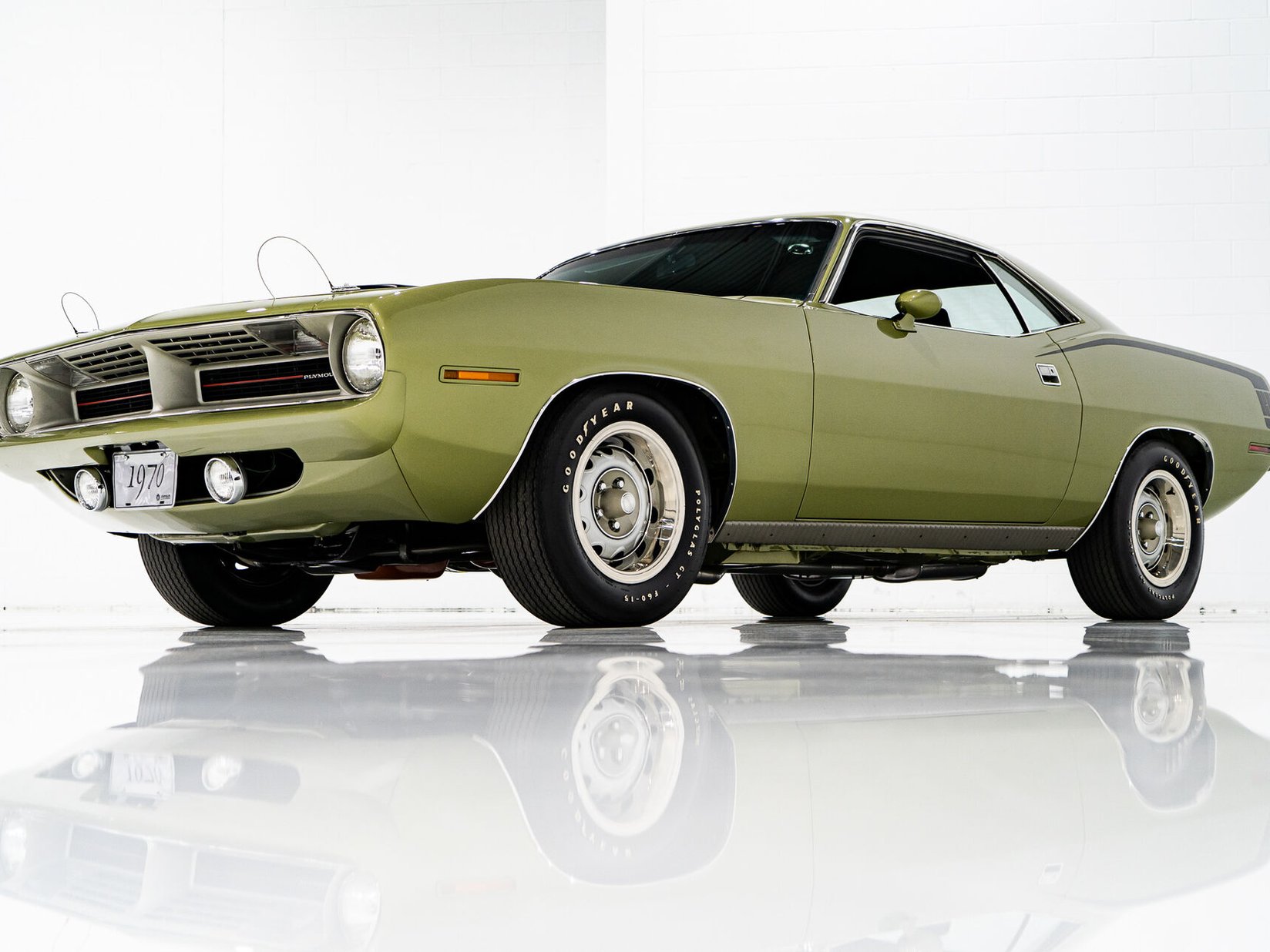 Plymouth HEMI Cuda 1 de 3 Exemplaires Utilisés par la Division Course de Chrysler France **PRIX EN USD** 1970 Vert Montréal - photo #32