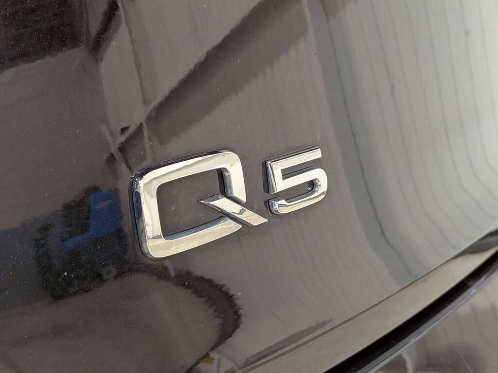 2023 Audi Q5 Technik 45 TFSI quattro Black Val-David - photo #39