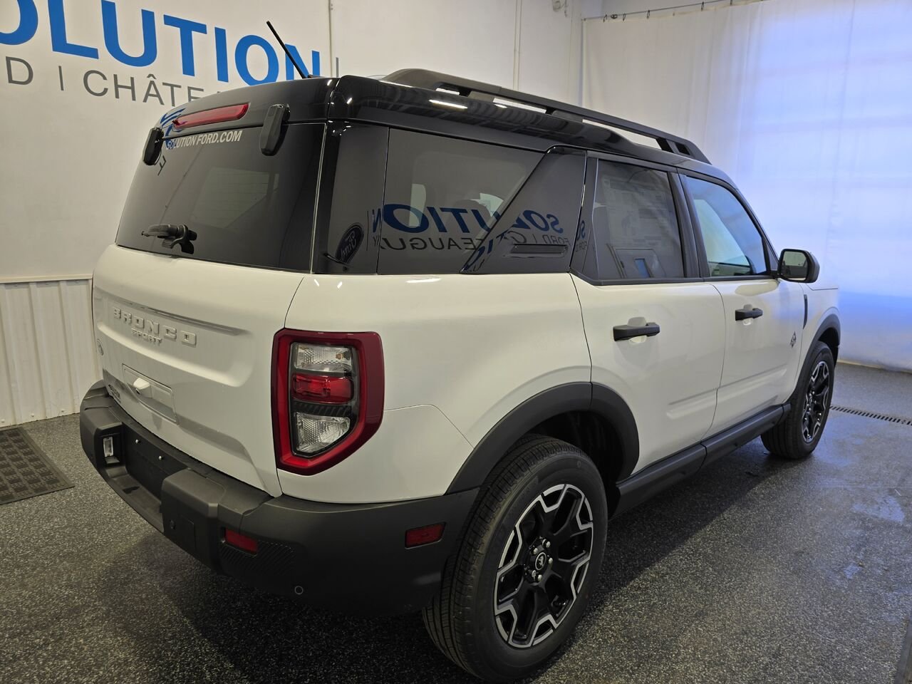Ford Bronco Sport OUTER BANKS 4X4 2026 Blanc sidéral métallisé Châteauguay - photo #2
