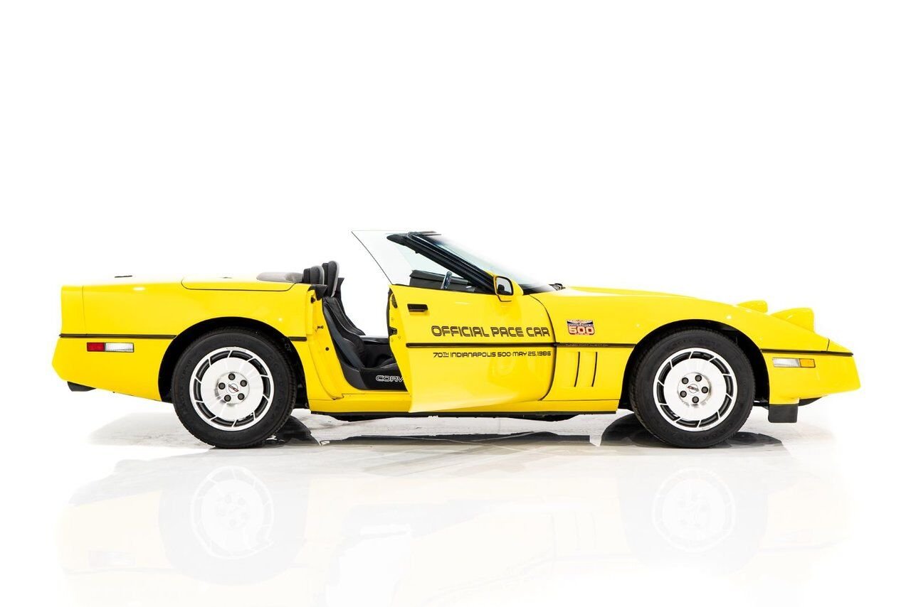 Chevrolet Corvette Pace Car livery with only 17,380km (10,800miles) 1986 Jaune Montréal - photo #53