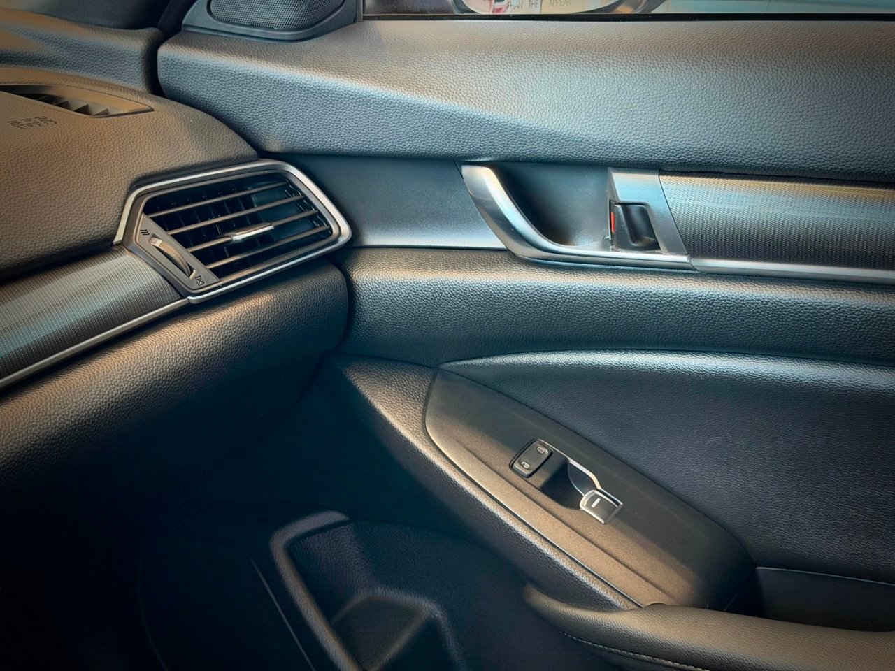 Honda Accord Sedan 2019 Rouge Notre-Dame-des-Prairies - photo #24
