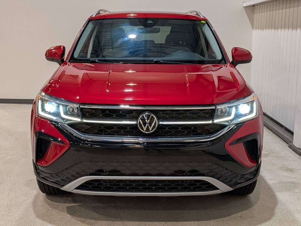 2024 Volkswagen Taos Highline 4MOTION Red Val-David - photo #1